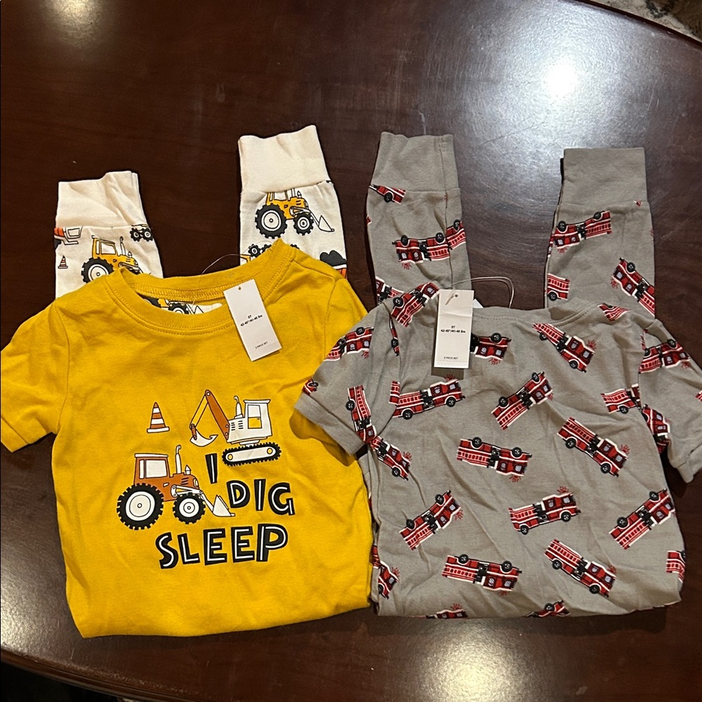✅ NWT Old Navy 5T pajama bundle